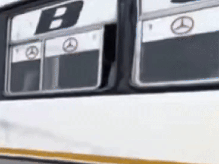 पंजाब रोडवेज की बस, जिस पर फायरिंग की गई। - Dainik Bhaskar