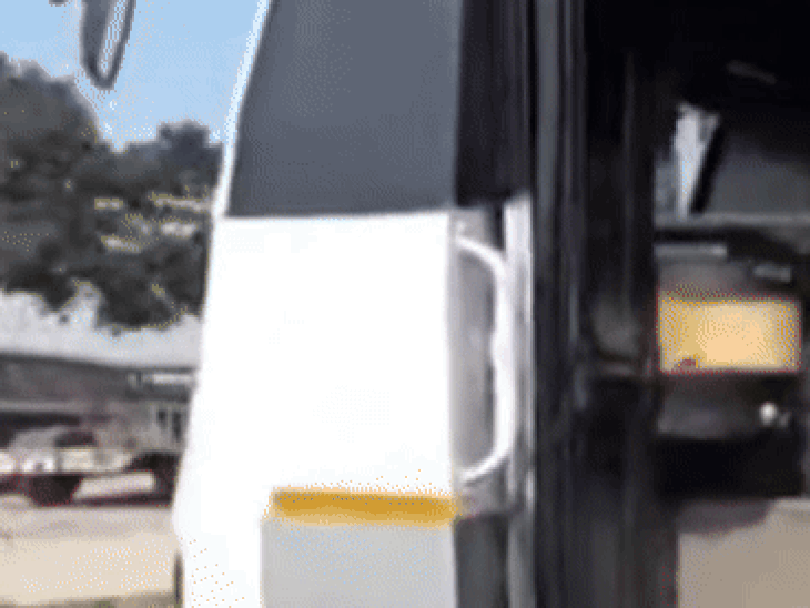 पंजाब रोडवेज की बस, जिस पर फायरिंग की गई।