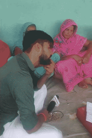 योजना की दूसरी लाभार्थी मीरा देवी ने भी हमसे यही कहा कि ये पैसे नहीं लौटाने है।