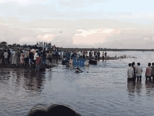 The Durga statue was taken for immersion from the tractor. The tractor-trolley overturned in the backwater of the dam. People were buried in it. 11 people lost their lives.