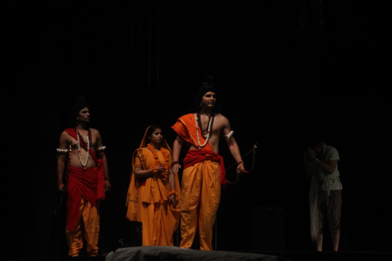 अधर्म पर धर्म की जीत, नैतिक सीख और श्रीराम के आदर्शों की पुनर्स्थापना का संदेश भी मंच से दिया गया।