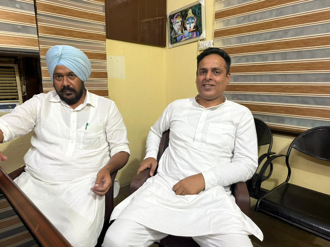 Youth JJP State Senior Vice President Jasvindra Khaira (left) and Mark System Yogesh Sharma (right) giving information about being detained in Kurukshetra.