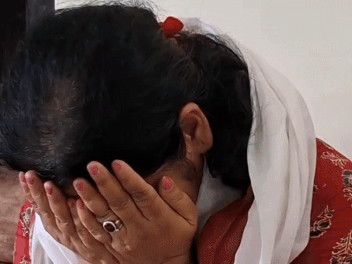 दोनों बच्चों की याद में भावुक माता पिता