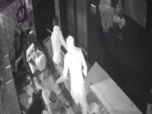 करनाल में ज्वैलरी की दुकान से चोरी:  सीसीटीवी में कैद हुई वारदात, दो अज्ञात युवकों ने व्यापारी को गुमराह कर सोने और हीरे की अंगूठी की चोरी की – Karnal News
