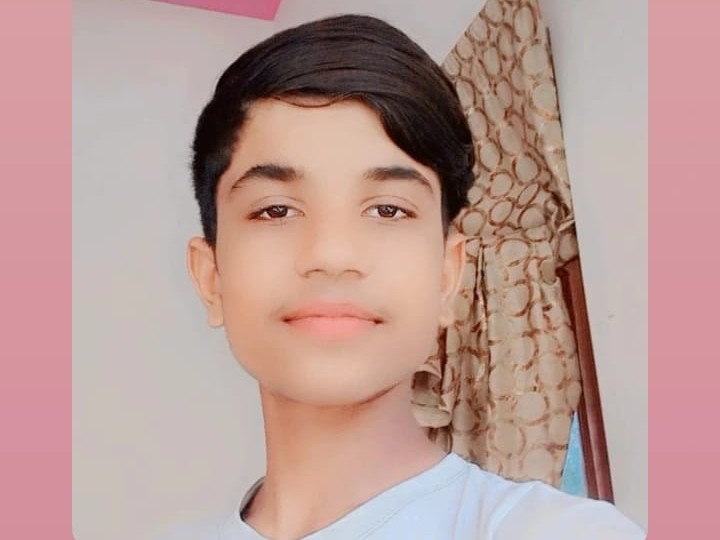 ये आयुष की फाइल फोटो है, जिसकी पेड़ गिरने से मौत हो गई। - Dainik Bhaskar