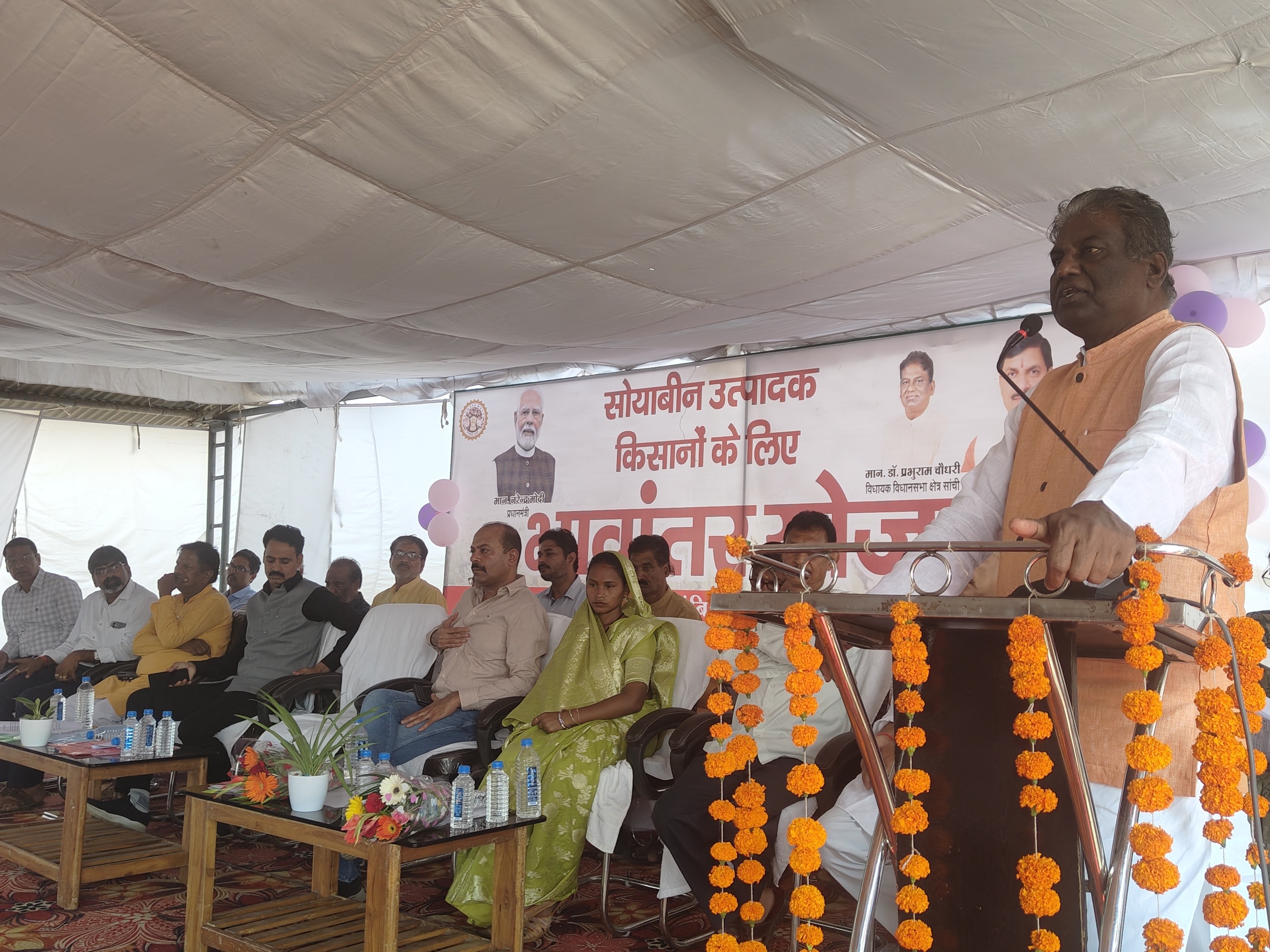 विधायक ने कहा सरकार किसानों के घाटे की भरपाई करेगी