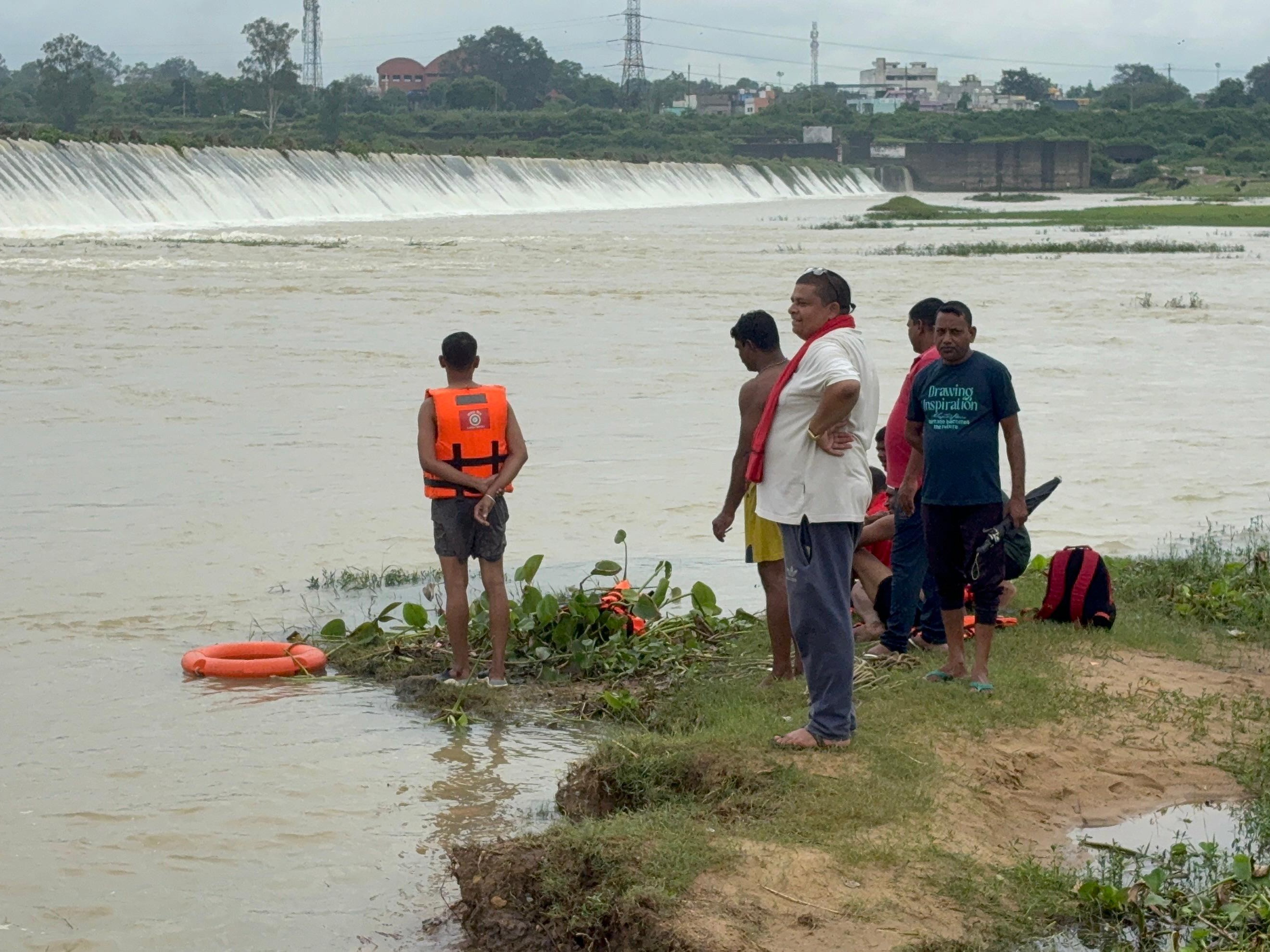 राताखार डैम में भाई को बचाते-बचाते खुद बह गया छोटा भाई - Dainik Bhaskar