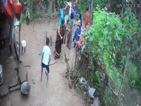 गिरिडीह में दो पक्षों में मारपीट, 6 लाेग घायल:  जमीन विवाद में भिड़े दोनों पक्ष, घटना CCTV में कैद; दोनों पक्षों ने थाने में दिया आवेदन – Giridih News