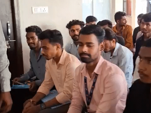 सरकारी नौकरी का झांसा, 200 लड़कियां बंधक:  पीड़िता बोलीं-मोबाइल छीना, सोशल मीडिया पर लड़कों को फंसाने का दबाव, दुर्ग की गुडवे फैशन कंपनी पर FIR – Chhattisgarh News