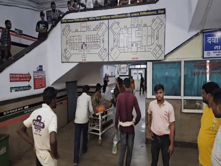 अस्पताल के वार्ड में यहां से वहां होते रहे परिजन।