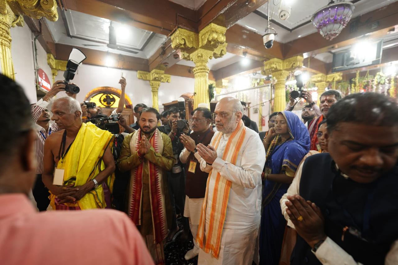 Members of Bastar Raj family were present in the temple premises along with Minister Kedar Kashyap.