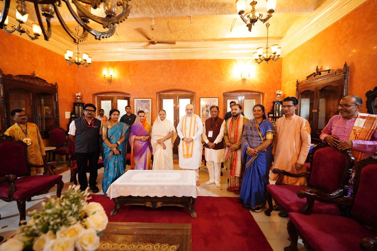 Amit Shah also met Bastar Raj family members.