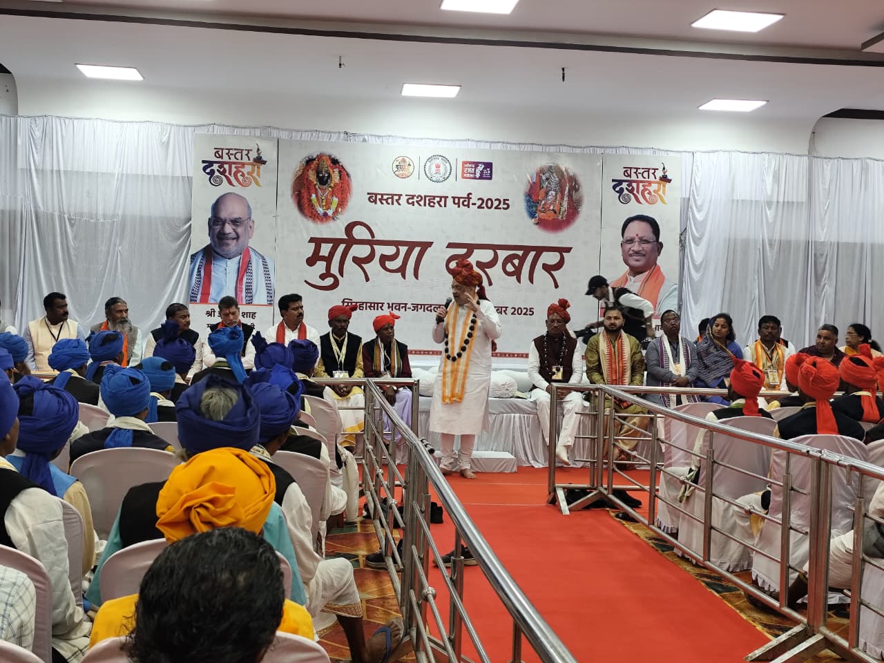 After reaching the Muria Darbar held in Jagdalpur, Shah heard the problems of the people.
