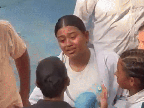 प्रतियोगिता में दौसा की खिलाड़ी जयशिखा शर्मा प्रोटेस्ट के दौरान रोने लगी।