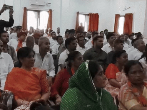 कार्यकर्ता भी हुए शामिल।