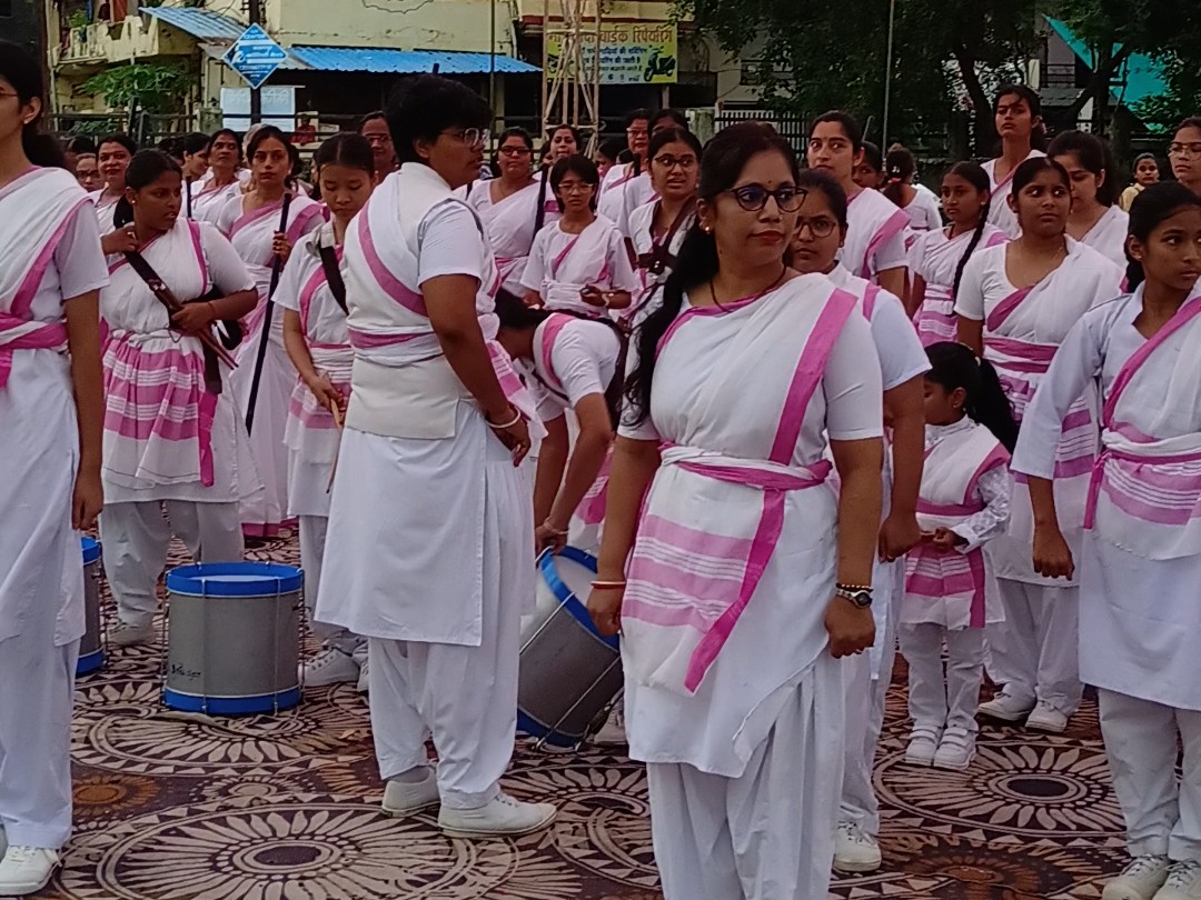 पथ संचलन में सात नगरों की लगभग 150 महिलाओं ने हिस्सा लिया।