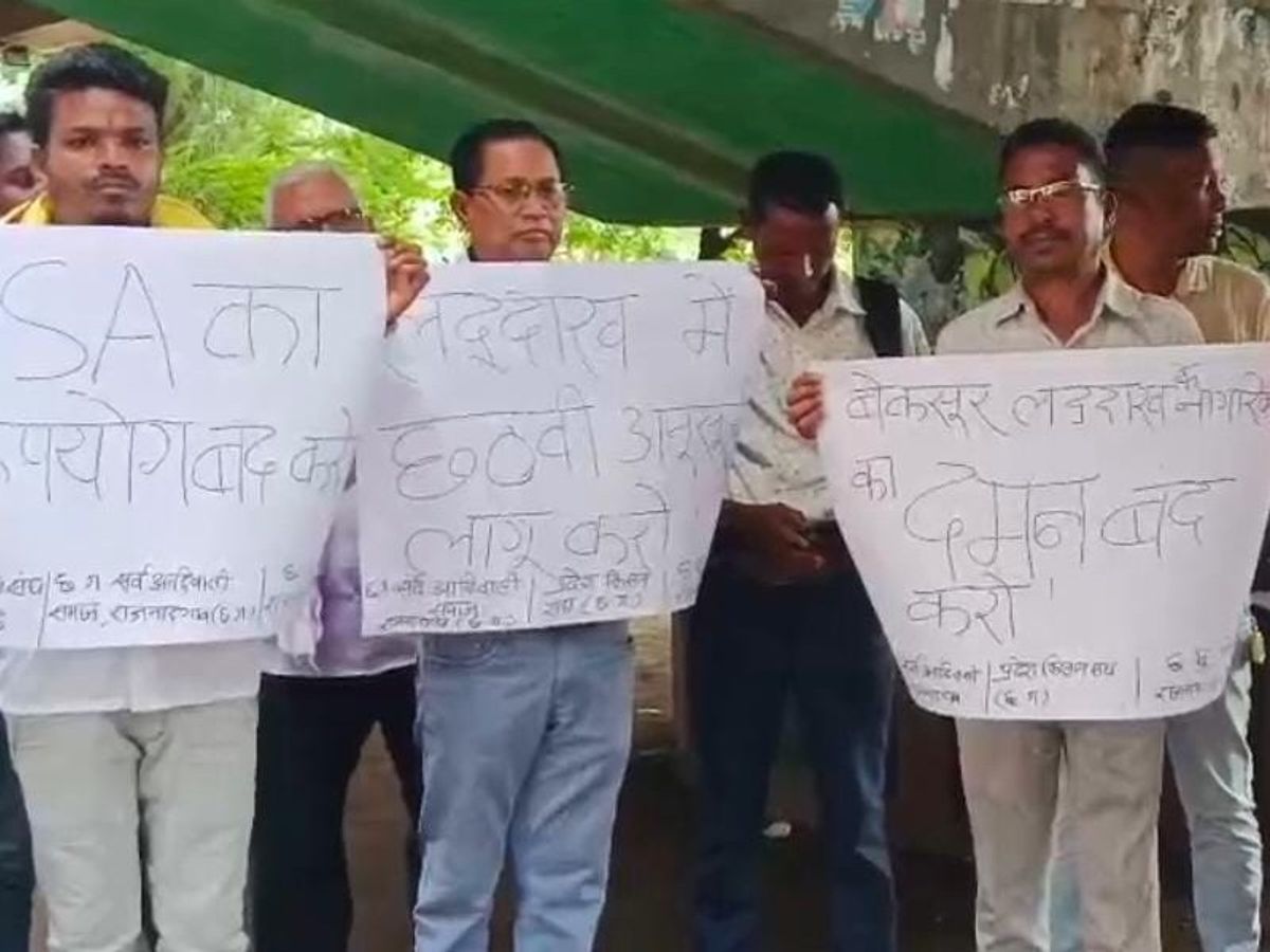 सोनम वांगचुक की गिरफ्तारी के विरोध में राजनांदगांव में आदिवासी समाज एकजुट हुए।