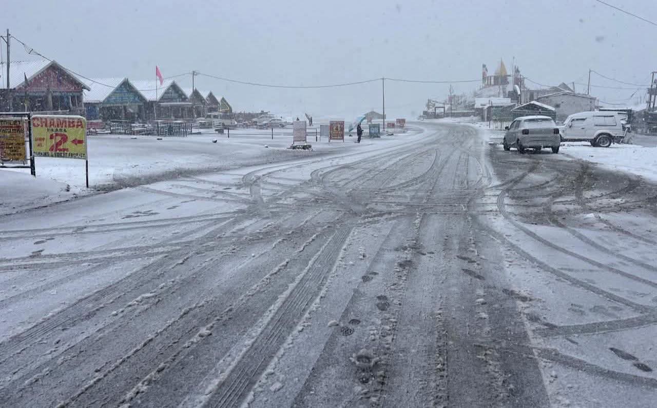 हिमाचल में आज भारी बारिश का ऑरेंज अलर्ट:  ऊंचे पहाड़ों पर होगी बर्फबारी; तापमान में आई गिरावट, पहाड़ों पर लौटी ठंड – Shimla News