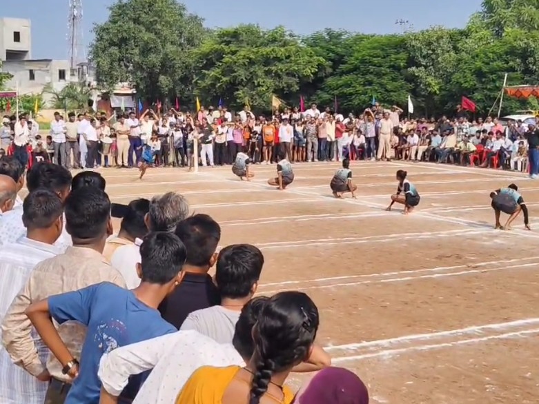 प्रतियोगिता में 984 खिलाड़ी छात्राओं ने इसमें हिस्सा लिया।