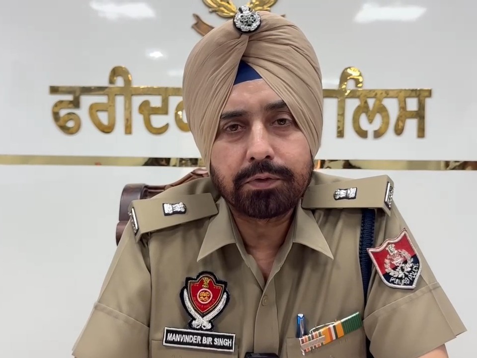 फरीदकोट में बाइक पर नशा बेचता तस्कर गिरफ्तार:  110 ग्राम हेरोइन और 1 लाख 50 हजार रुपए बरामद, आरोपी पर पहले से 5 केस – Faridkot News