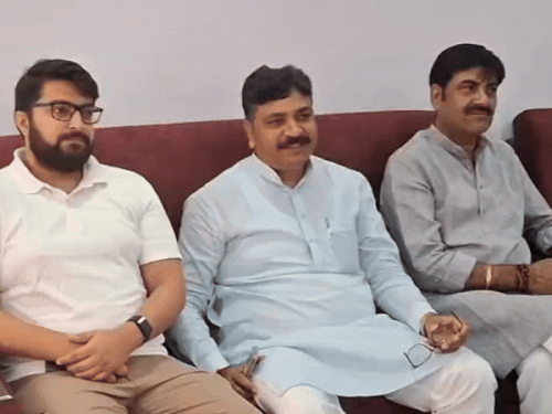 नेता प्रतिपक्ष टीकाराम जूली पहुंचे झुंझुनूं सर्किट हाउस में की प्रेस वार्ता