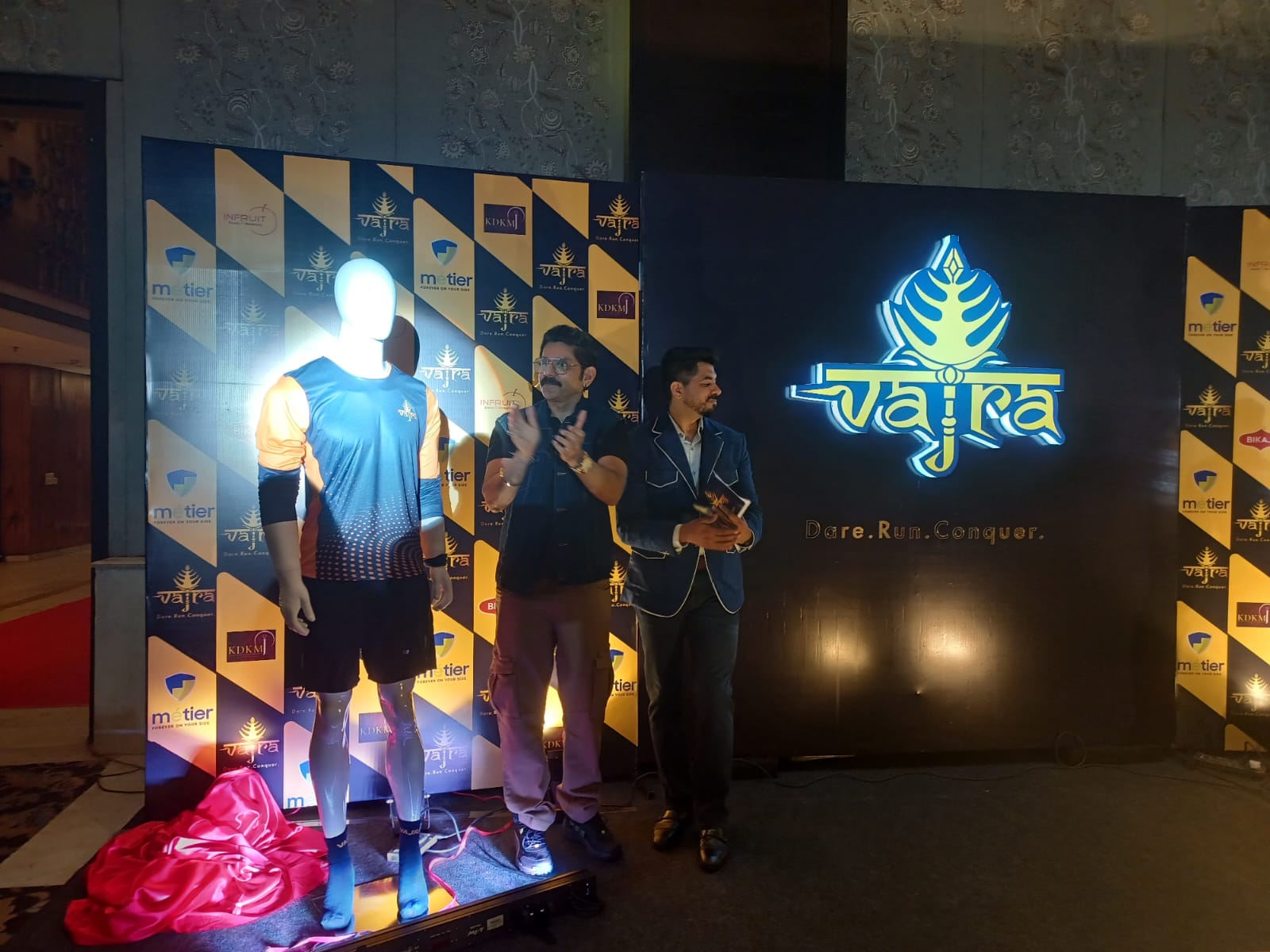 कार्यक्रम में वज्र रन का पोस्टर, एंथम, स्पोर्ट्स किट और पुरस्कार राशि लॉन्च की गई।