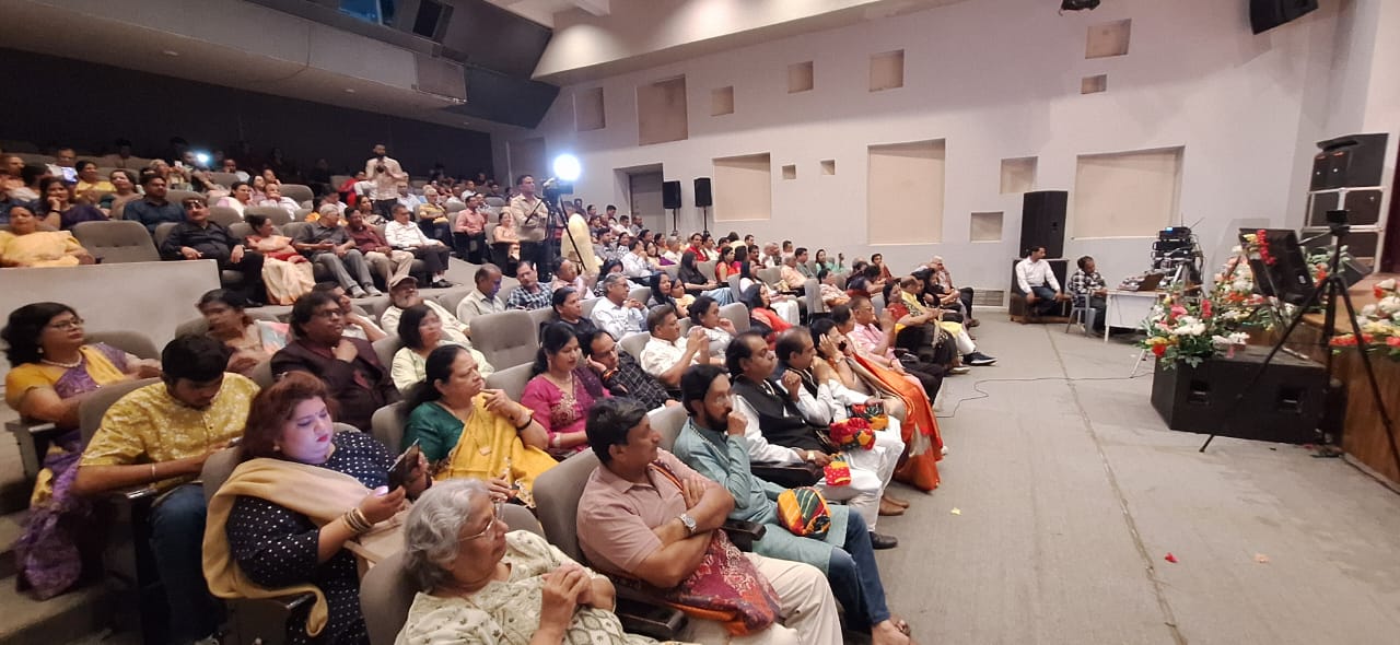 कार्यक्रम में शहर के कई उद्योगपति, व्यवसायी और संगीत जगत की जानी-मानी हस्तियां भी मौजूद रहीं।