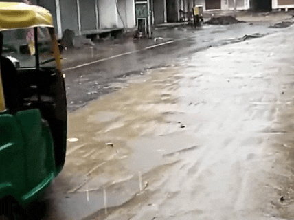 बारिश होने के साथ ही सीकर में ठंडक भी बढ़ चुकी है।