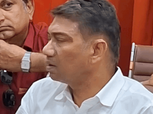 पत्रकारों से वार्ता करते हुए निहालचंद मेघवाल।