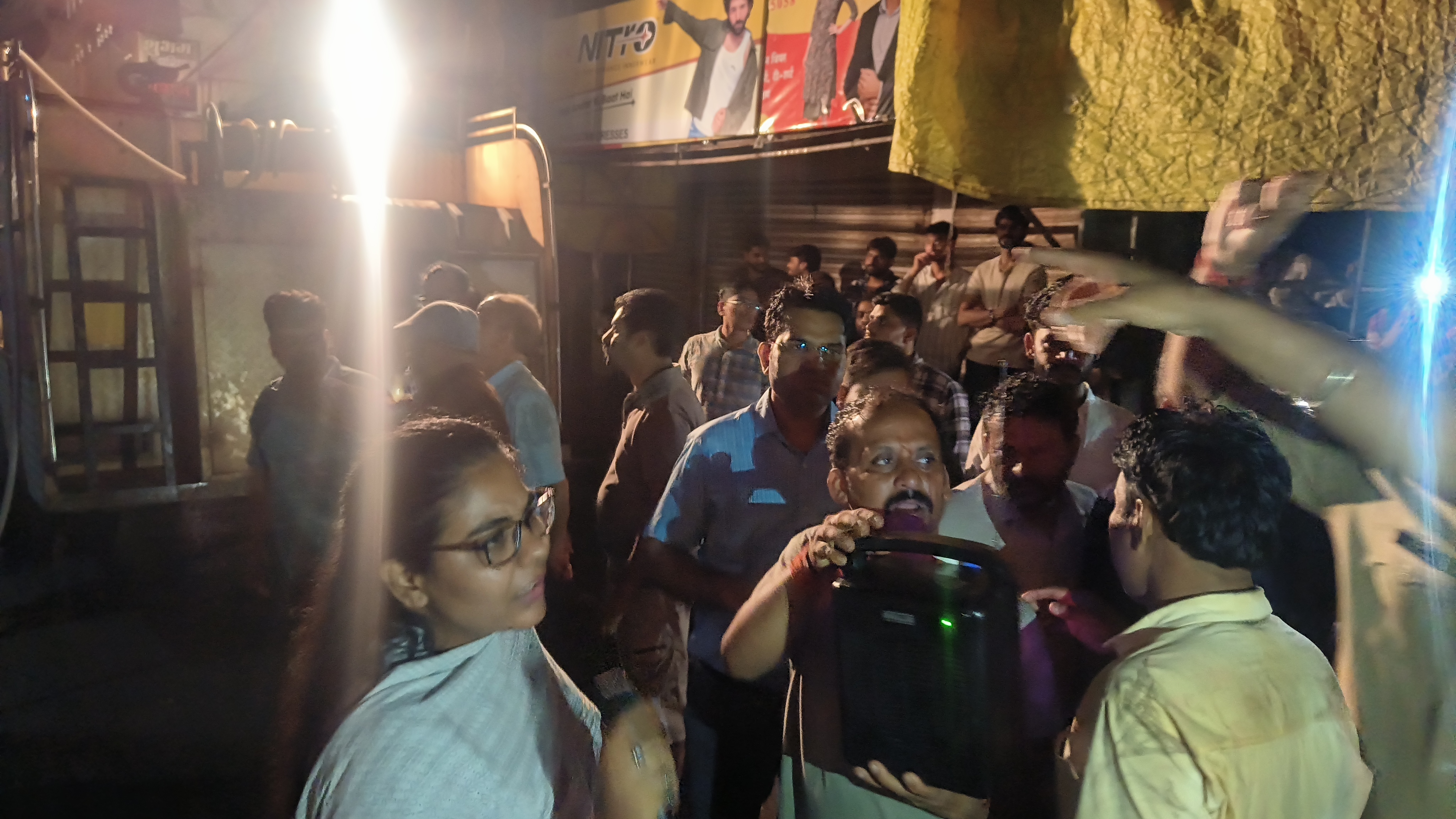 मौके पर प्रभारी CMO, तहसीलदार मौजूद रहे।