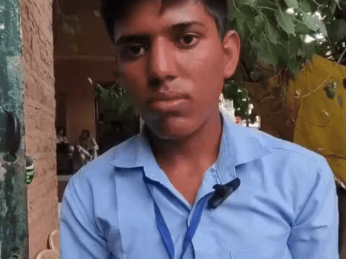 किसान के बेटे ने बनाई अनाज उठाने की मशीन।