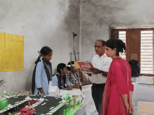 210 बाल वैज्ञानिकों ने लगाया मॉडल।