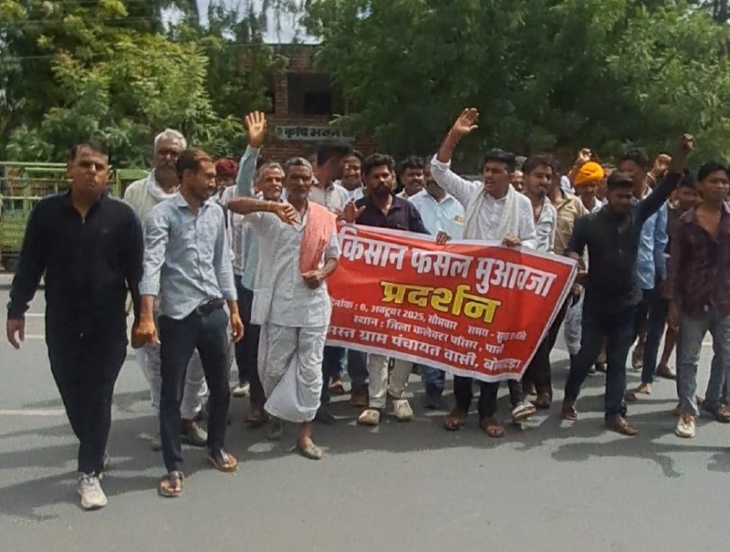 पाली में जिला कलेक्टर को ज्ञापन देने जाते हुए किसान।