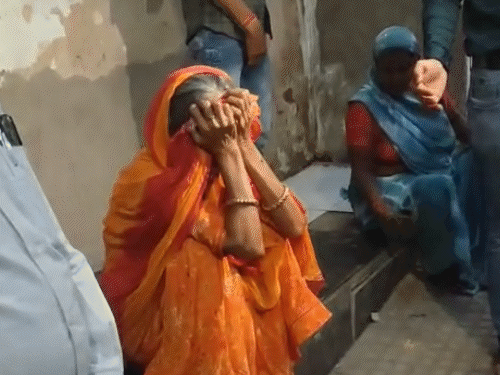 Kishan Kanwar told that his son was Divyang. He did not see it properly, so he was unable to get out himself.