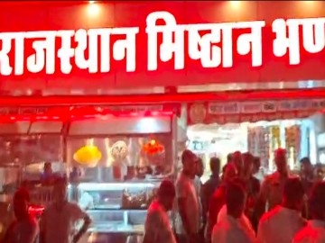 रविवार रात मिठाई दुकान में हुआ था हंगामा।
