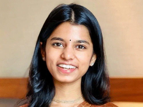 Folk singer Maithili Thakur will join BJP | BJP में शामिल होंगी लोक गायिका  मैथिली ठाकुर: दरभंगा की अलीनगर सीट से लड़ सकती हैं चुनाव; तावड़े ने शेयर की  मुलाकात की ...