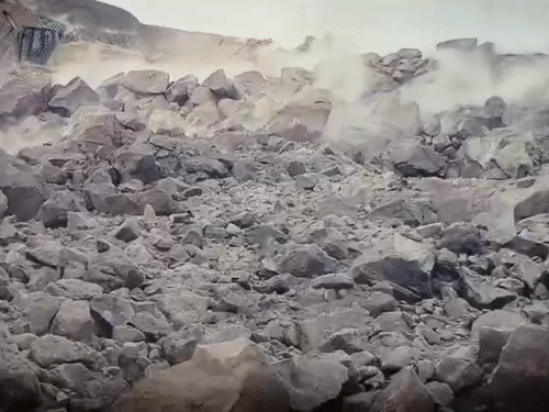 खदान में ब्लास्ट करने के लिए बारूद भरते समय हुआ विस्फोट