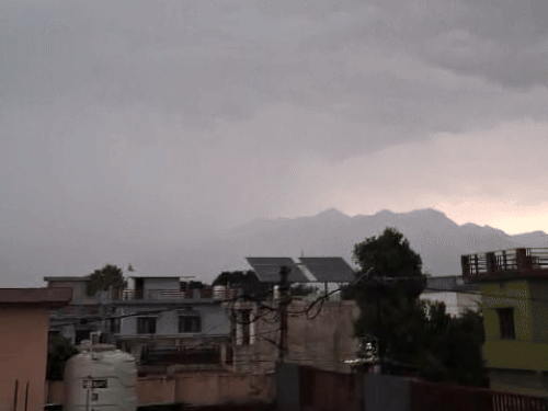 The morning of Dehradun started with drizzle, while heavy rains continue.