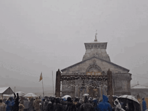 Snowfall in Kedarnath and Badrinath.