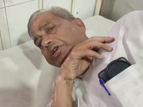 वकील ने बताया कि कोर्ट में एक मामले को लेकर रंजिश चल रही है। पहले भी उन पर हमला हो चुका है।