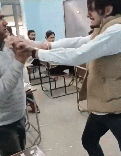 परीक्षा में महेंद्र चौधरी ने एग्जामिनर और कंप्यूटर साइंस एंड इंजीनियरिंग डिपार्टमेंट के HOD से मारपीट की थी।