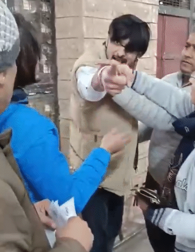 प्रोफेसर अमित मीणा और HOD श्रवण मेघवाल ने आरोपी महेंद्र चौधरी के खिलाफ रिपोर्ट दर्ज कराई थी।