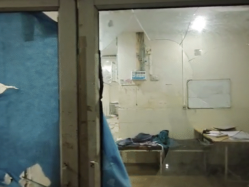 ट्रॉमा वार्ड में पुरानी तकनीक का फायर फाइटिंग सिस्टम लगा है। स्प्रिंकलर सिस्टम नहीं था।