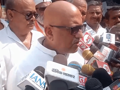 Congress state president reached his house in Fatehpur to meet the family of the deceased and talked to the media there.