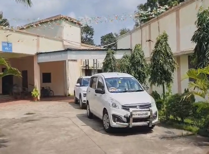 सीबीआई के अफसर इन गाड़ियों में बैठकर समाज कल्याण विभाग के ऑफिस पहुंचे थे।