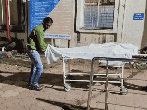 हादसे में दो युवकों की करंट लगने से मौत हो गई।