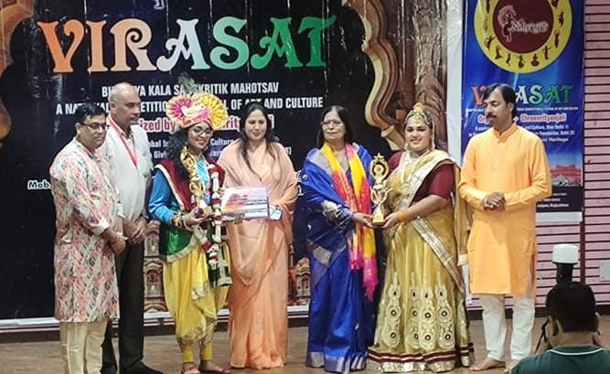 155 कलाकारों ने अपनी कला से निर्णायकों और दर्शकों का मन मोह लिया।