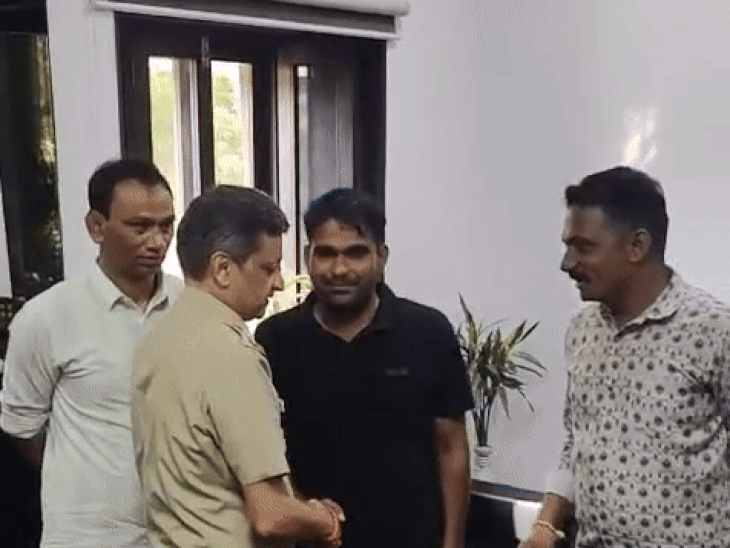 खुलासे में हैड कांस्टेबल राजेन्द्र सिंह, भगवतीलाल और कांस्टेबल राजकुमार जाखड़ की विशेष भूमिका रही। जिन्हें एसपी योगेश गोयल शाबासी देते हुए।