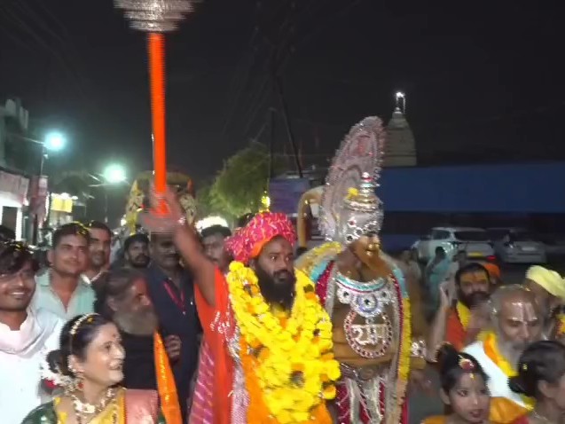 पीर मत्स्येंद्रनाथ की समाधि पर शरदोत्सव, खीर-प्रसादी बंटी:  महंत योगी रामनाथ ने चढ़ाई चादर, बड़ी संख्या में पहुंचे श्रद्धालु – Ujjain News