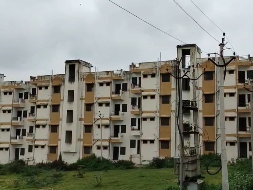 वर्ष 2017 में वसुंधरा विहार में 360 फ्लैट की लॉटरी निकाली थी।